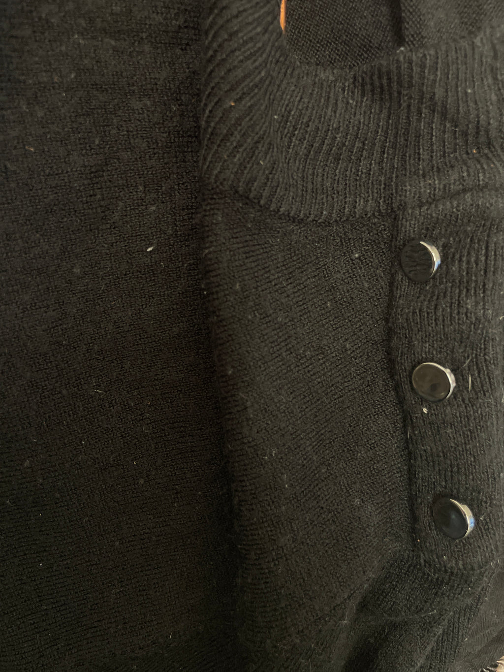 Black crew neck sweater size L