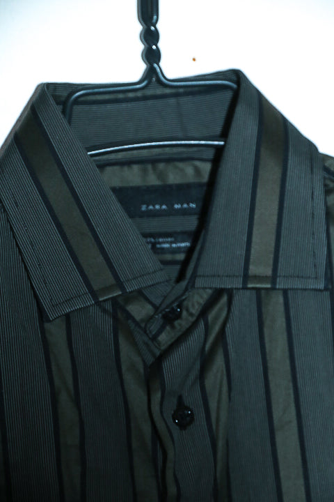 Vintage men black Zara Man vertical stripe shirt in S/M|L32 W20|SKU 6629