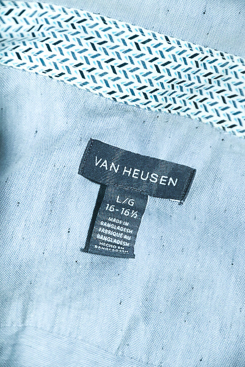 Vintage men grey Van Heusen short sleeve shirt in L|L30 W23|SKU 6634