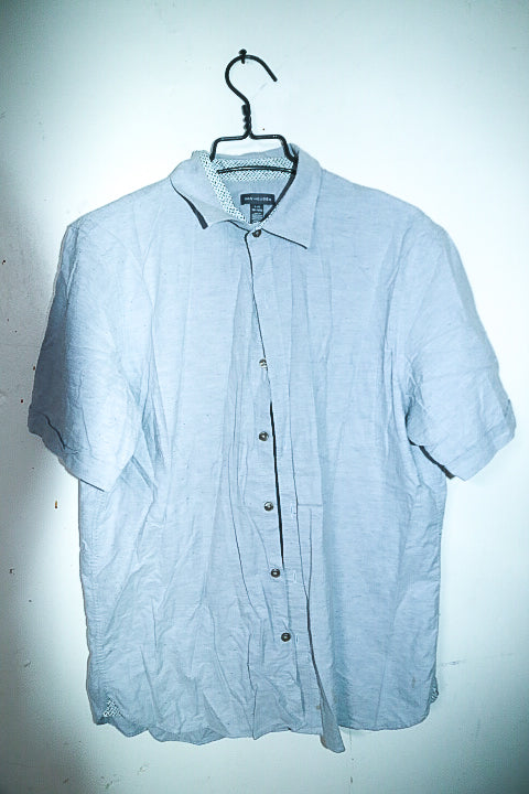 Vintage men grey Van Heusen short sleeve shirt in L|L30 W23|SKU 6634