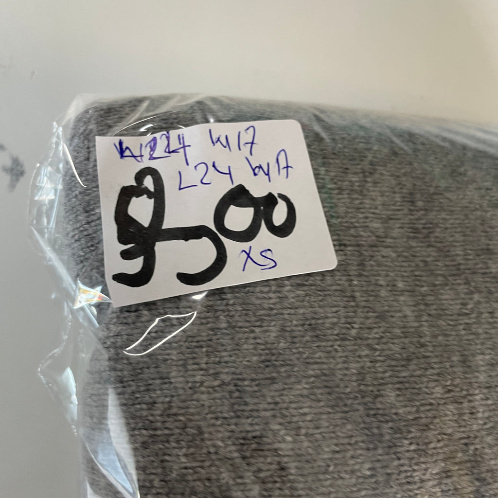 Vintage y2k Gap women's Grey Cardigan &nbsp;in XS L 27 W 17 SKU 5300