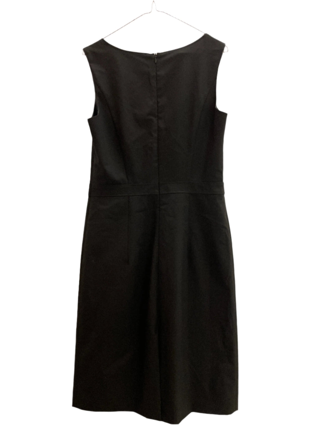Mid-length black sleeveless dress