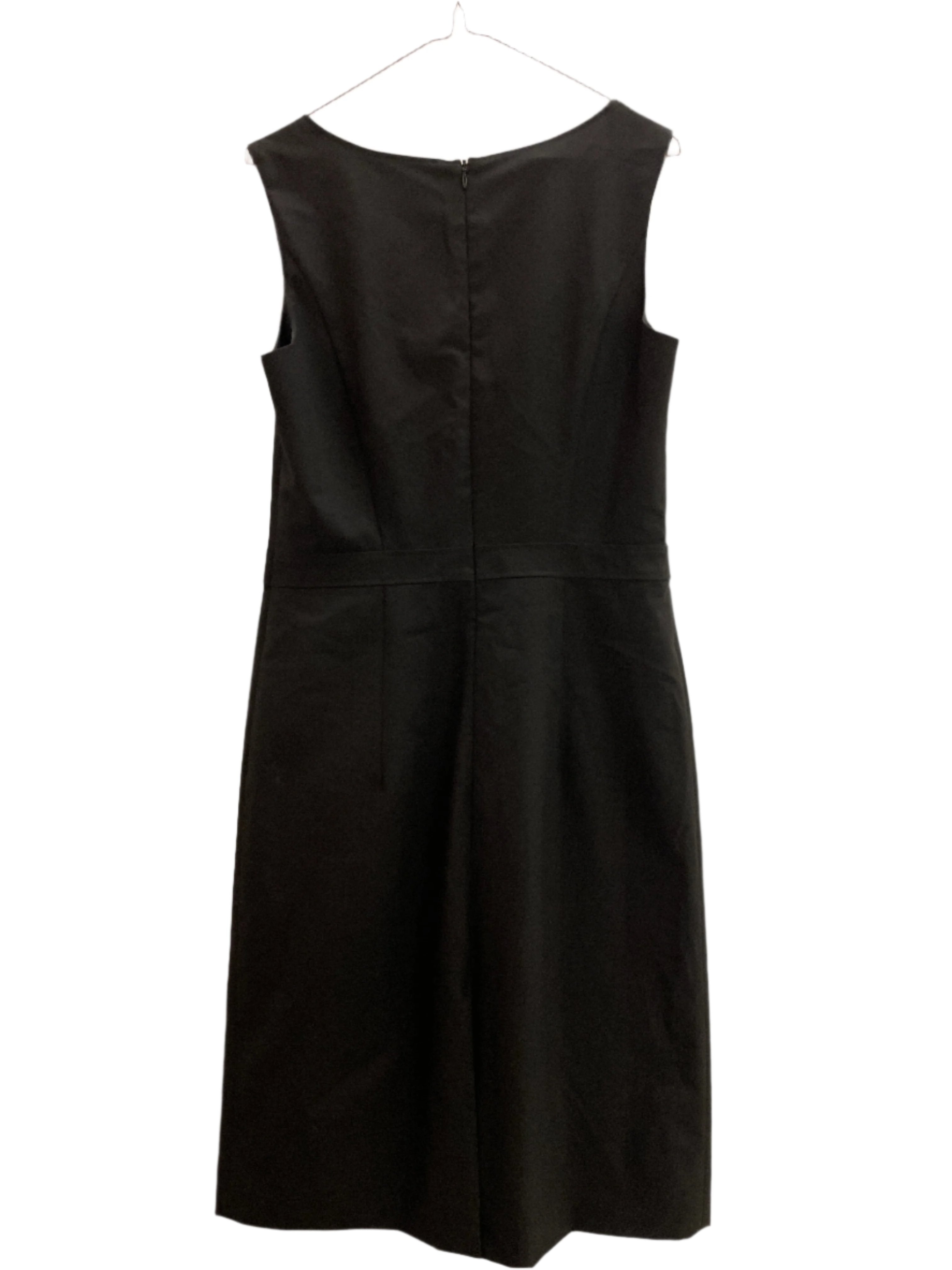 Mid-length black sleeveless dress