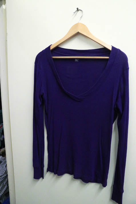 Vintage GAP vneck purple womens long sleeve tees