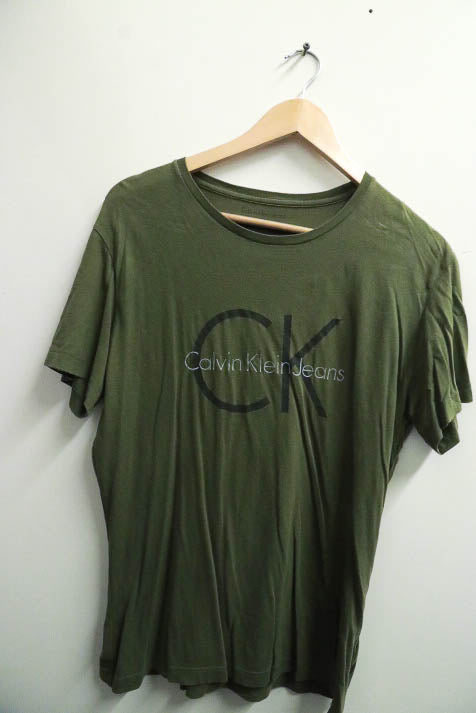 Vintage large green calivin klein jeans tshirt
