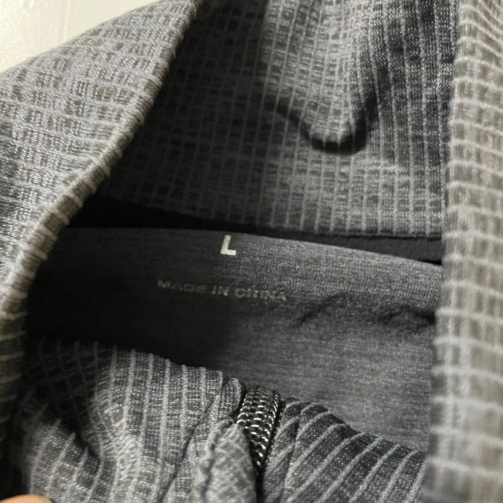 Men's  grey Half Zip Running Pullover Soft Black Stripe L 30 W 19 in size L  SKU 5314