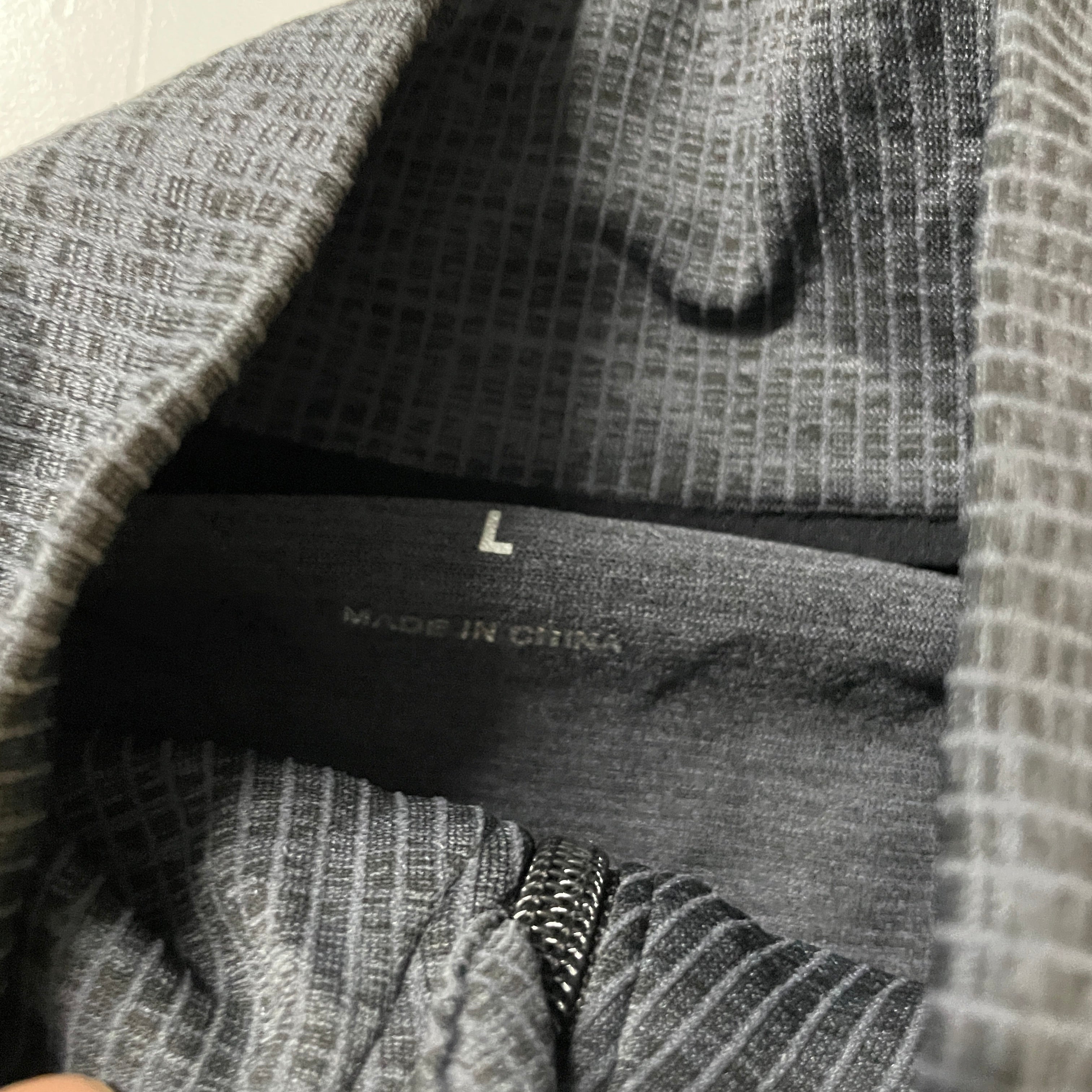 Men's  grey Half Zip Running Pullover Soft Black Stripe L 30 W 19 in size L  SKU 5314