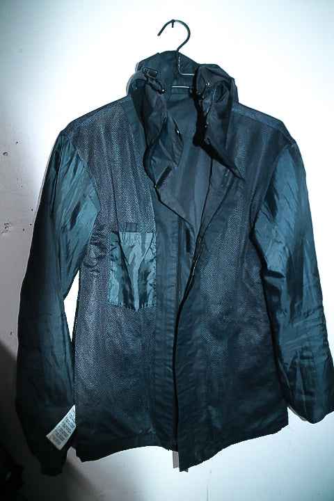 Vintage men Mckinley waterproof full zip black hooded retro jacket in S/M|L32W20|SKU 6663