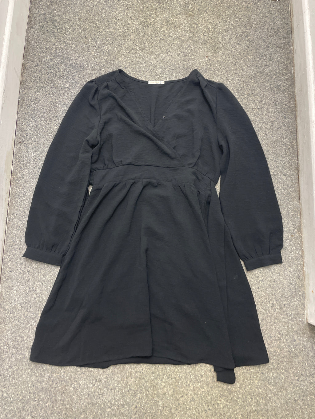 Rubynee Vintage y2k BLACK V NECK LONG SLEEVE SHIFT DRESS