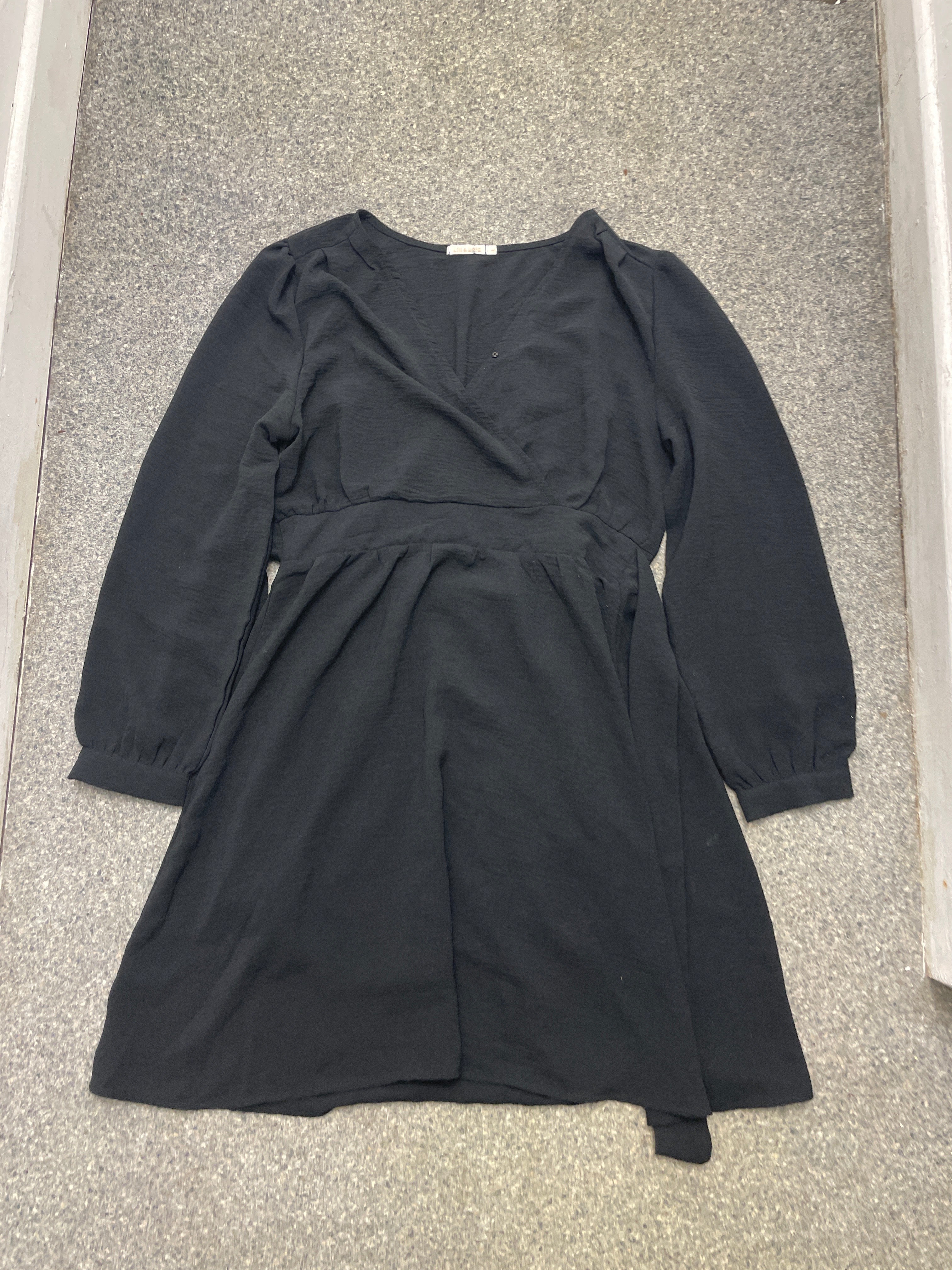 Rubynee Vintage y2k BLACK V NECK LONG SLEEVE SHIFT DRESS