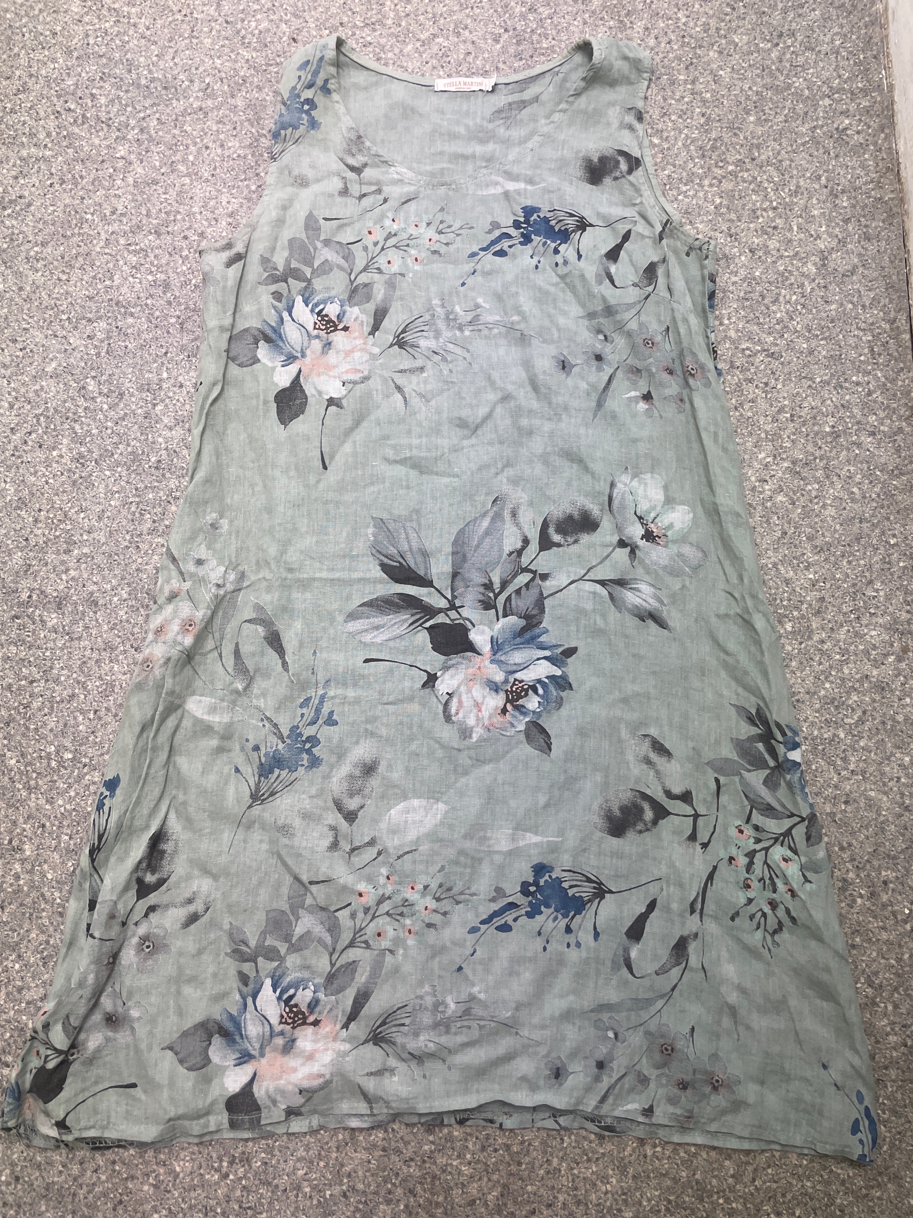 A-line green floral patterned dress size M