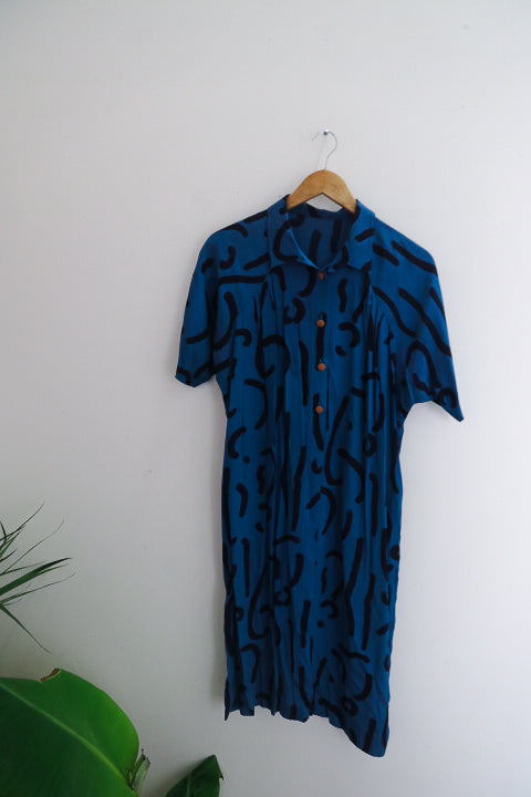 Vintage Blue short sleeved collared large dress knee length