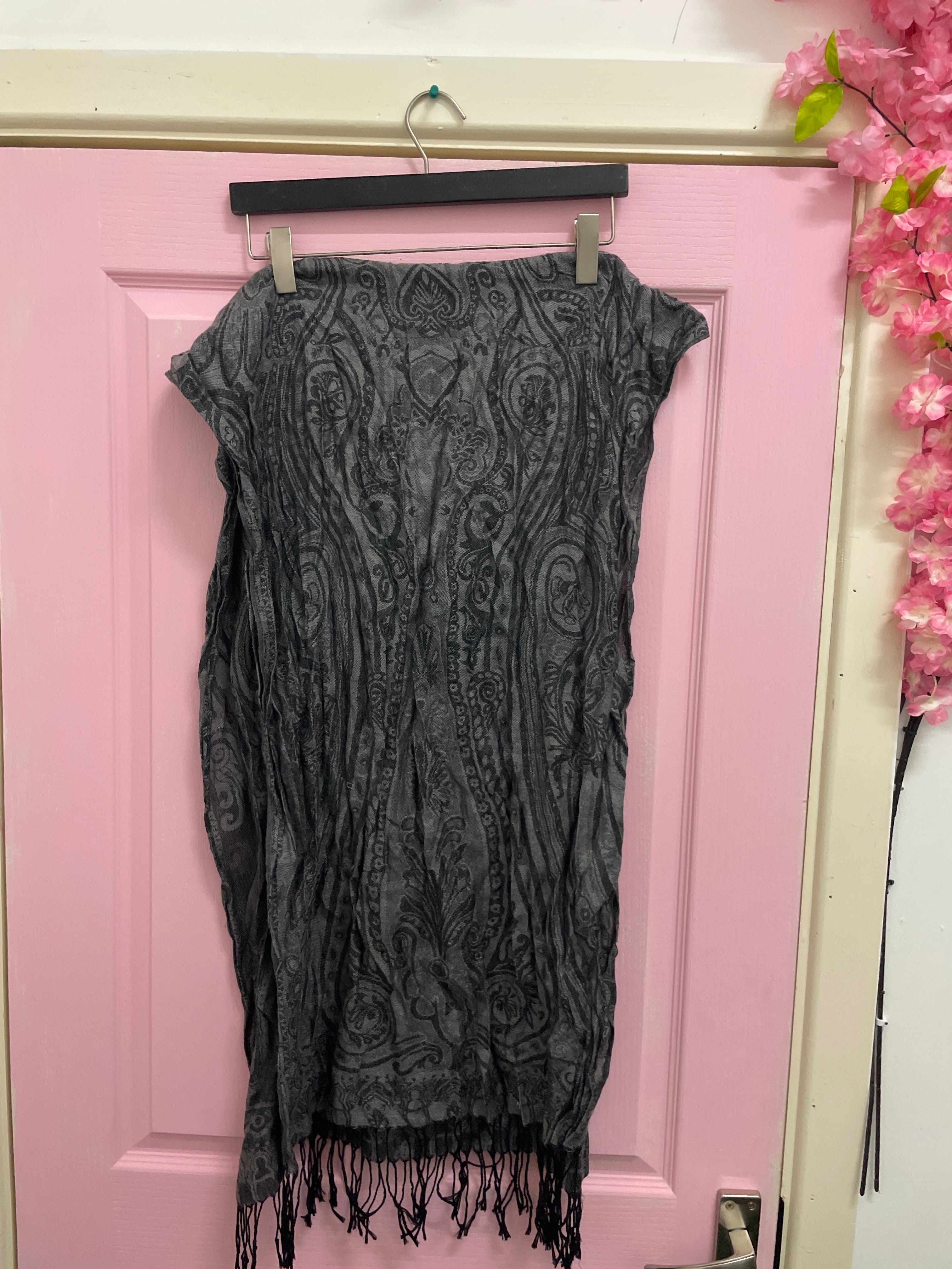 Rubynee Vintage y2k grey patterned women scarf