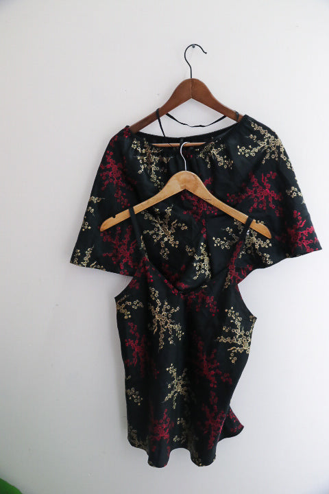 Vintage womens black floral print two piece tank top and a short uk 12-14