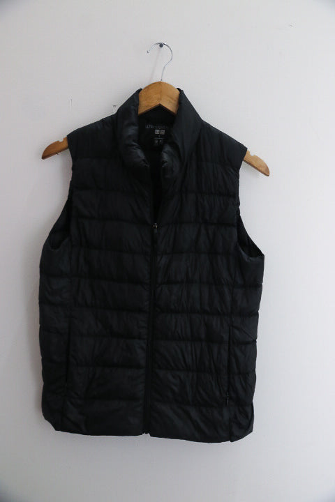 vintage Ultralight black puffer padded unisex sleeveless small jacket