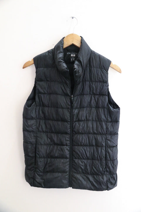vintage Ultralight black puffer padded unisex sleeveless small jacket