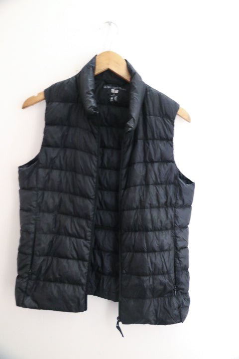 vintage Ultralight black puffer padded unisex sleeveless small jacket