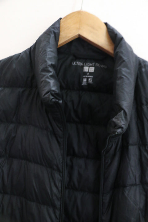 vintage Ultralight black puffer padded unisex sleeveless small jacket