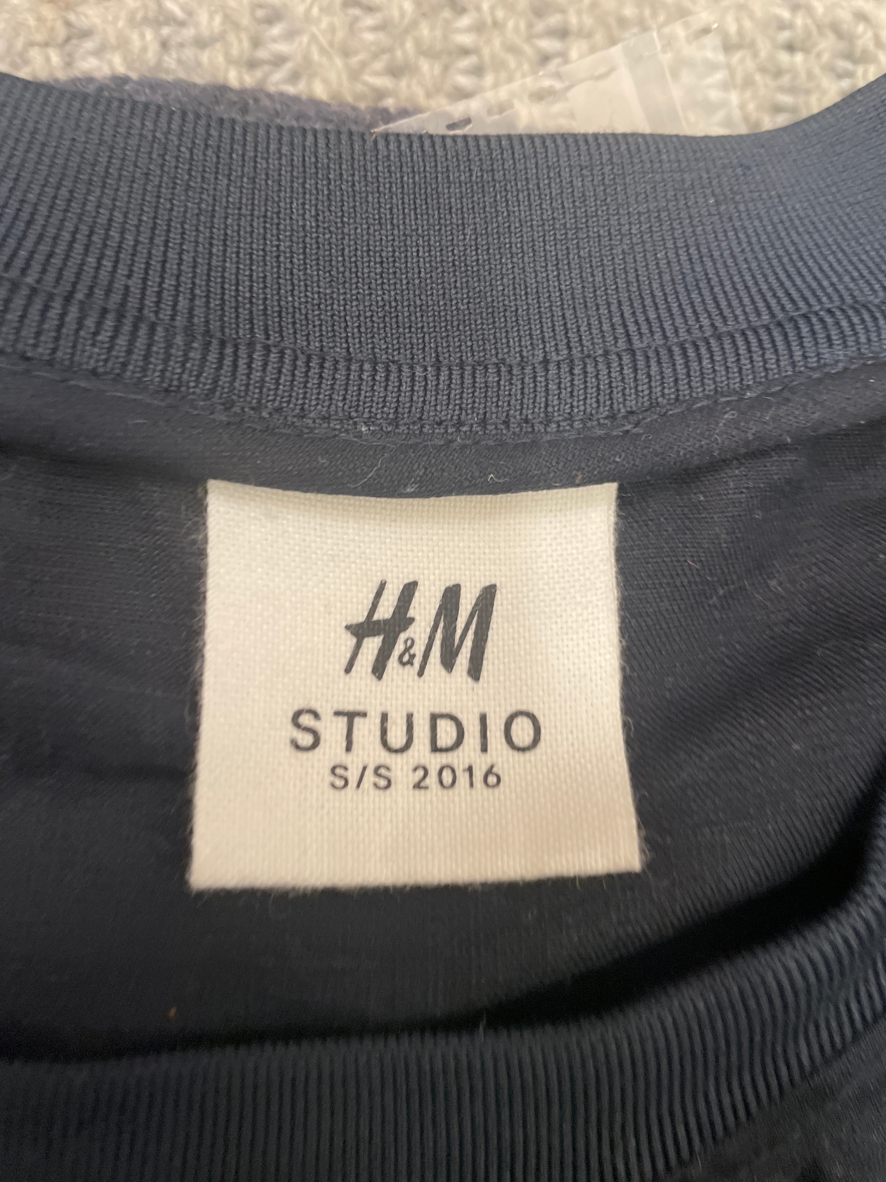 Rubynee Vintage y2k mens H&M blue short tshirt