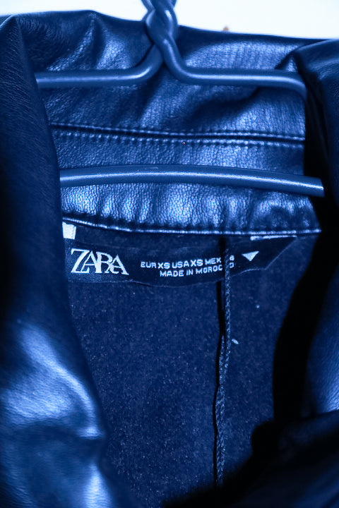 Vintage men Zara black leather double pocket button down structured coat XS/S|L31W21|SKU 6725