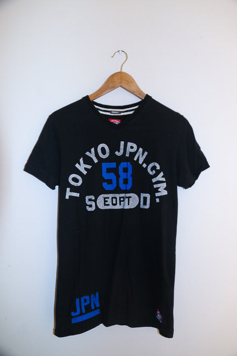 Vintage Tokyo Japan Gym 58 print mens small black tees