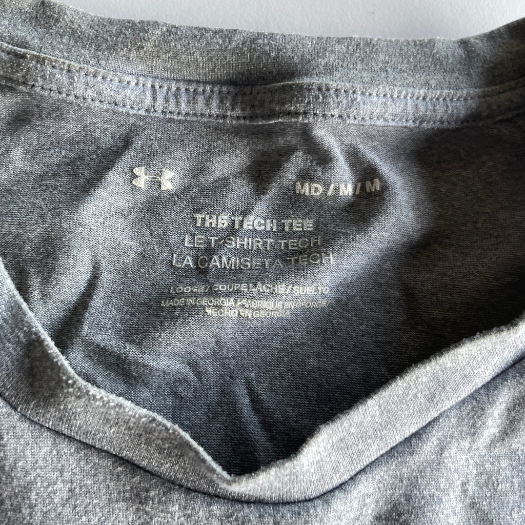 Vintage Men's Under Armour logo t-shirt in grey size M|L28W21|SKU 5354