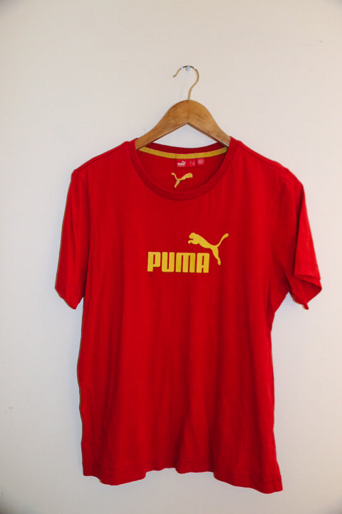 Vintage Puma essential red mens medium t-shirt