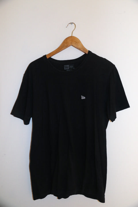 Vintage New Era plain black medium mens t-shirt