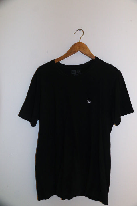 Vintage New Era plain black medium mens t-shirt