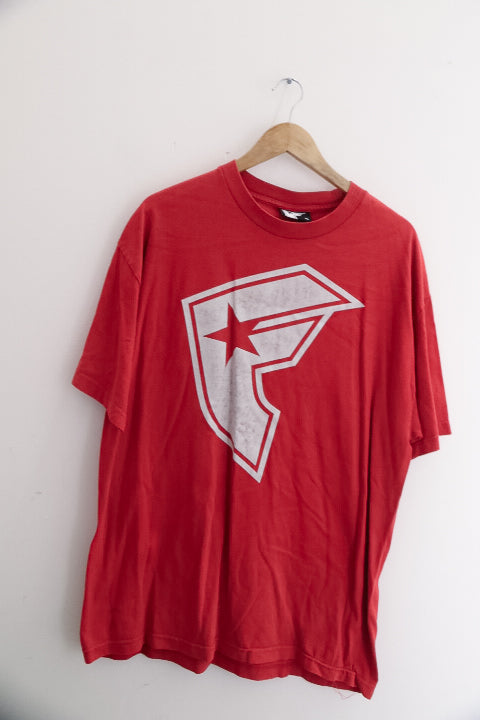 Vintage red famous star strap mens Xlarge tees