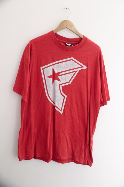 Vintage red famous star strap mens Xlarge tees