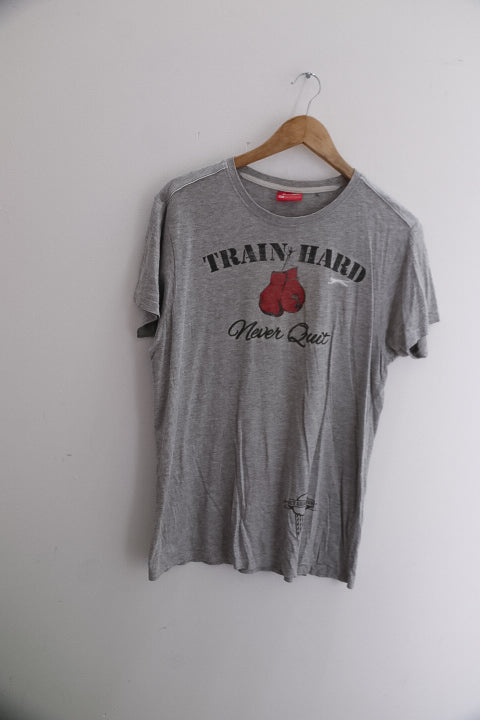 Vintage train hard never quit printed grey small tees