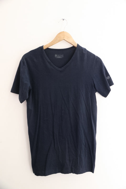 Vintage Black Sergio Tacchini mens V-neck plain tees