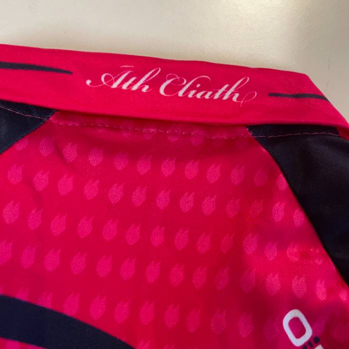 VINTAGE ATH CLIATH DUBLIN GAA GAELIC SPORTS O'NEILLS RED FOOTBALL JERSEY IN S|L28W19|SKU5402