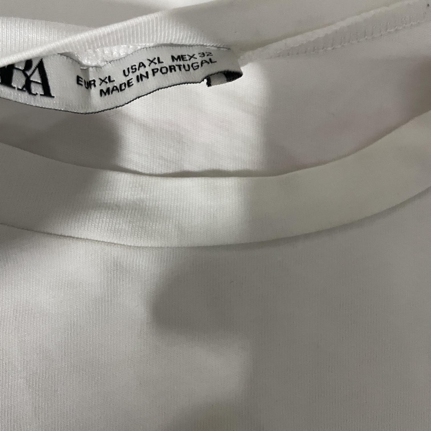 Vintage women's Zara Graphic White  short sleeve T Shirt in XL| L28 W21| SKU 5449