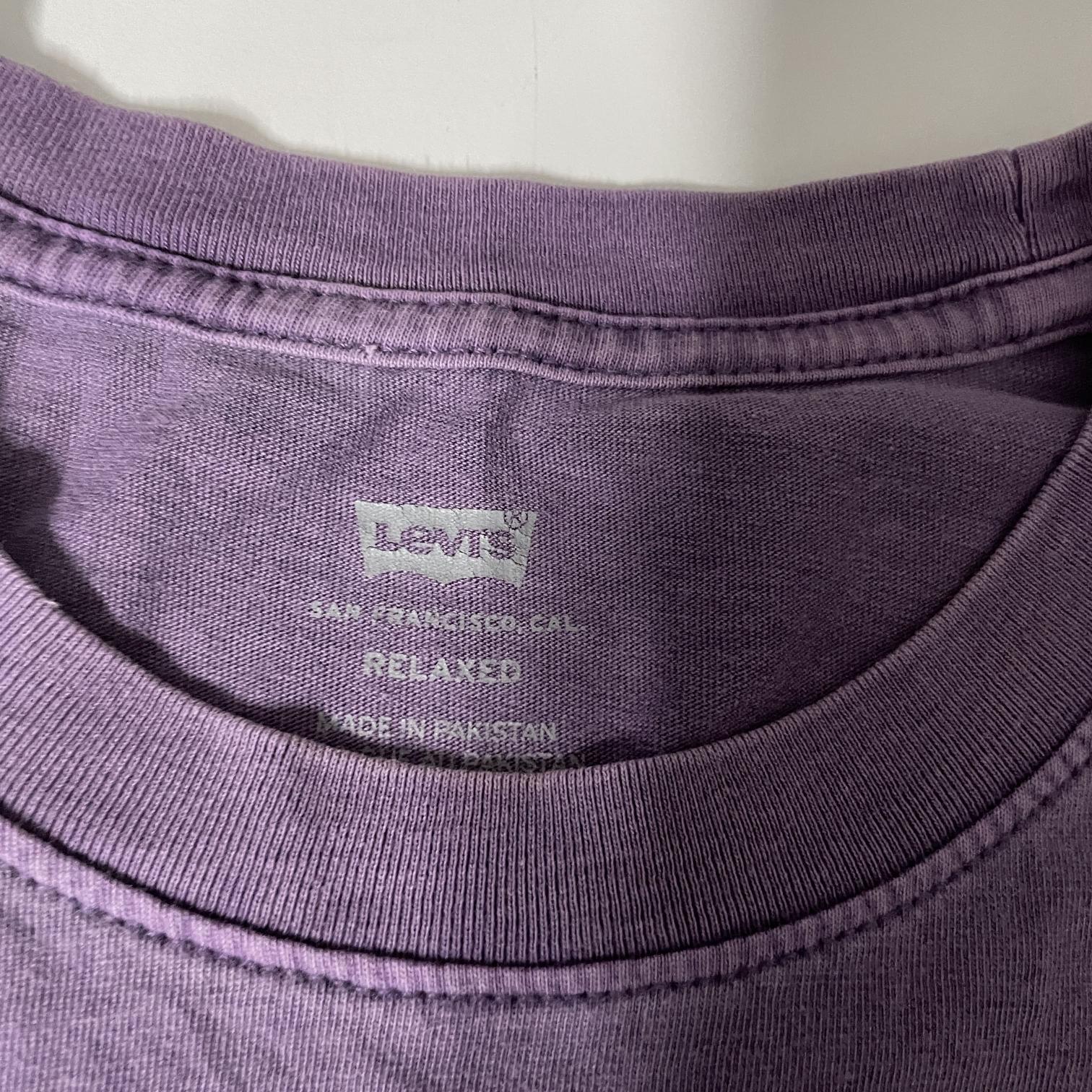 Vintage men's Levis Relaxed Fit Sanfrancisco purple M  tees label says Small|L28 W21|SKU 5461