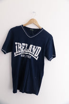 Vintage Ireland est.122 print navy blue v-neck medium tees