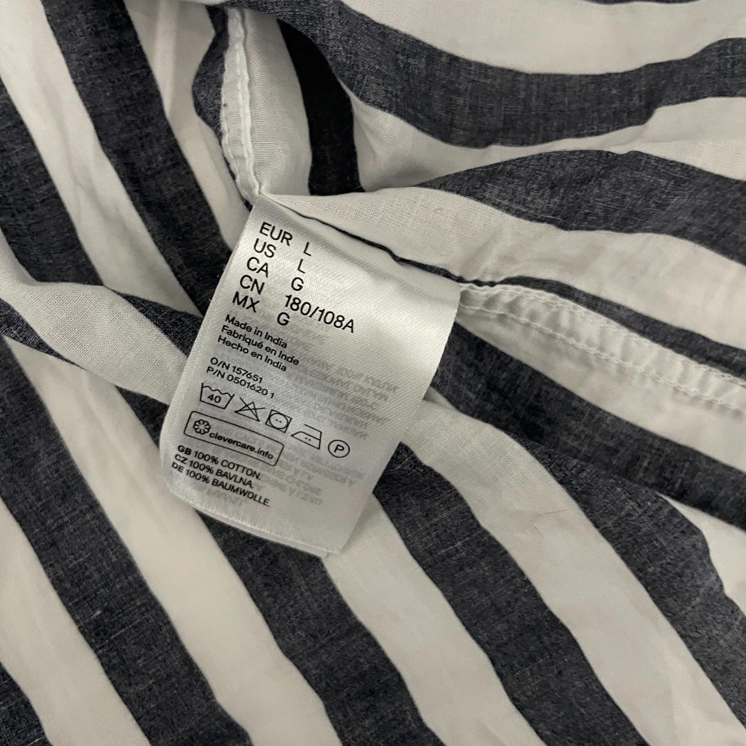 Vintage H&M mens button up white & navy blue striped short sleeve shirt in L|L32W20|SKU 5489