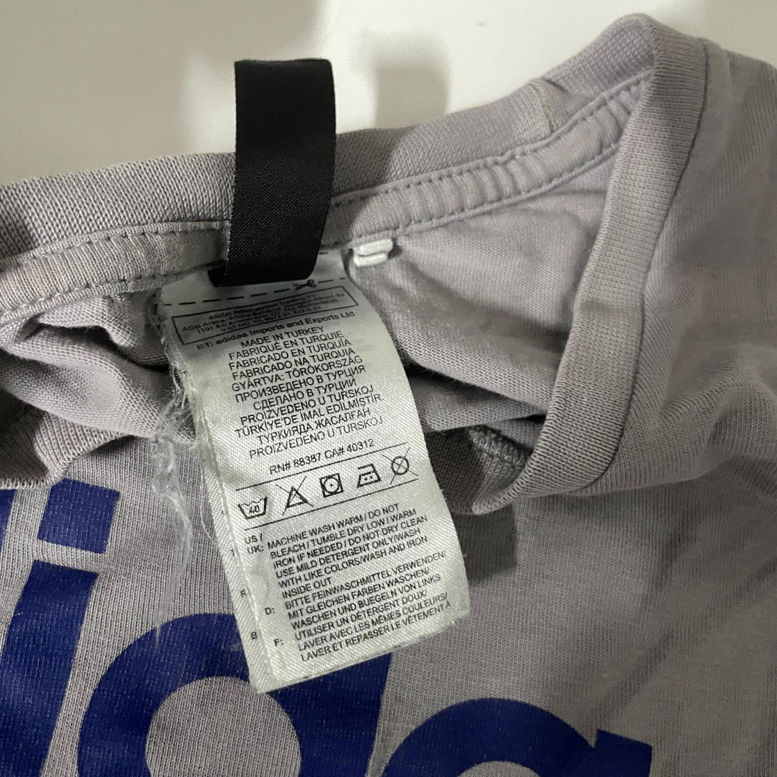 VINTAGE ADIDAS MENS GRAPHIC  GREY COTTON TEES IN XL|L28 W21|SKU 5492