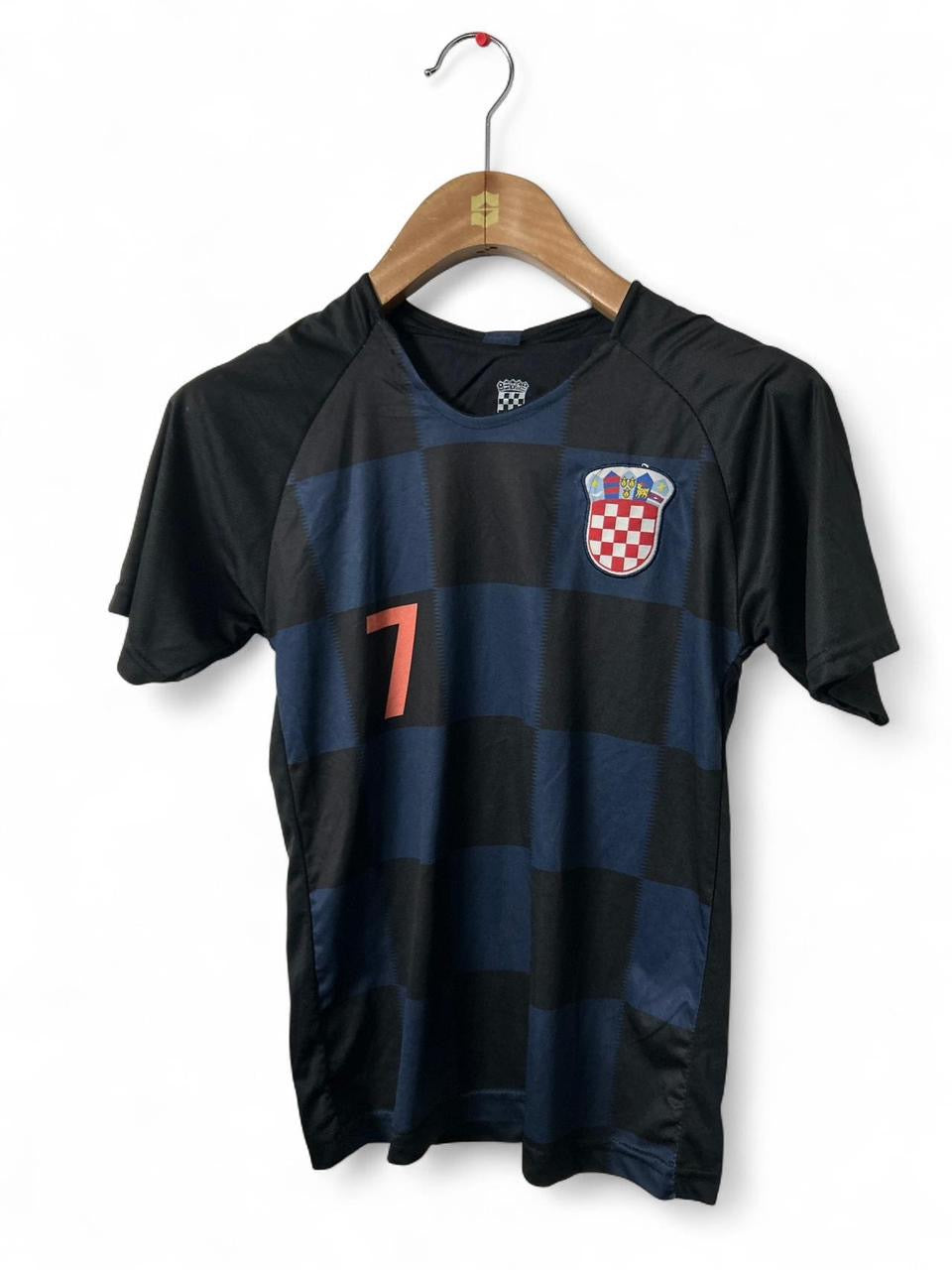 Nike Croatia 2018/19 navy football shirt #football #soccer

SKU 7145
Collar to hem 25
Pit to pit 16