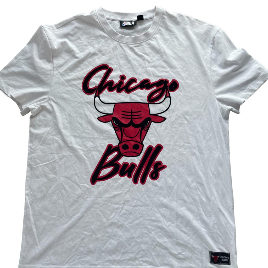 Vintage NBA white chicago bulls graphics medium tshirt