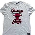 Vintage NBA white chicago bulls graphics medium tshirt