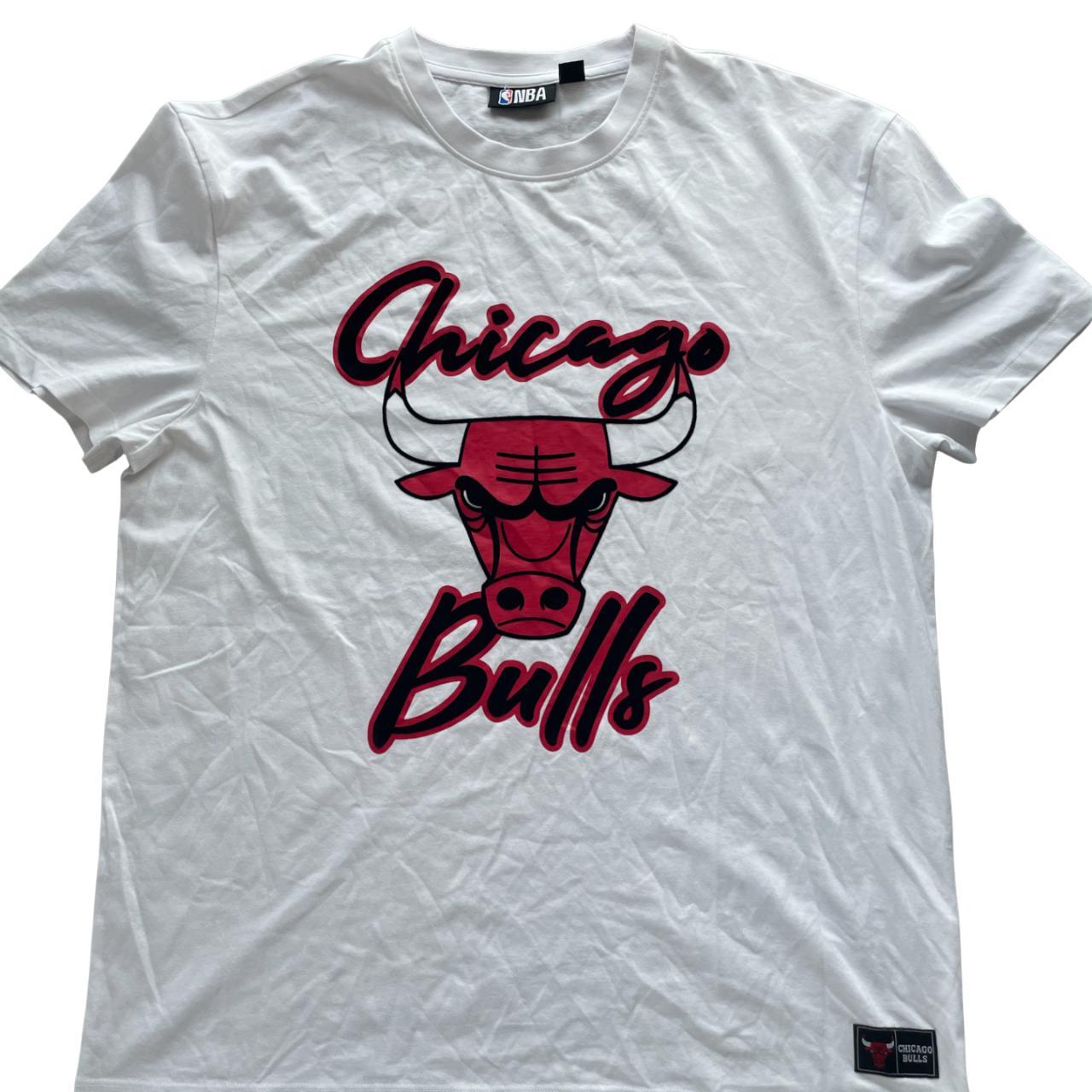 Vintage NBA white chicago bulls graphics medium tshirt