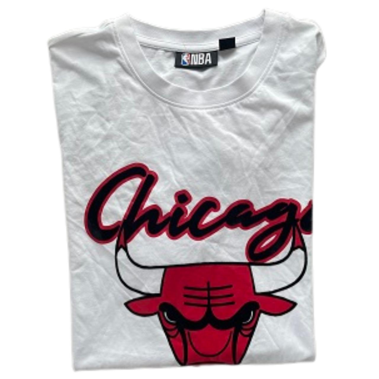 Vintage NBA white chicago bulls graphics medium tshirt
