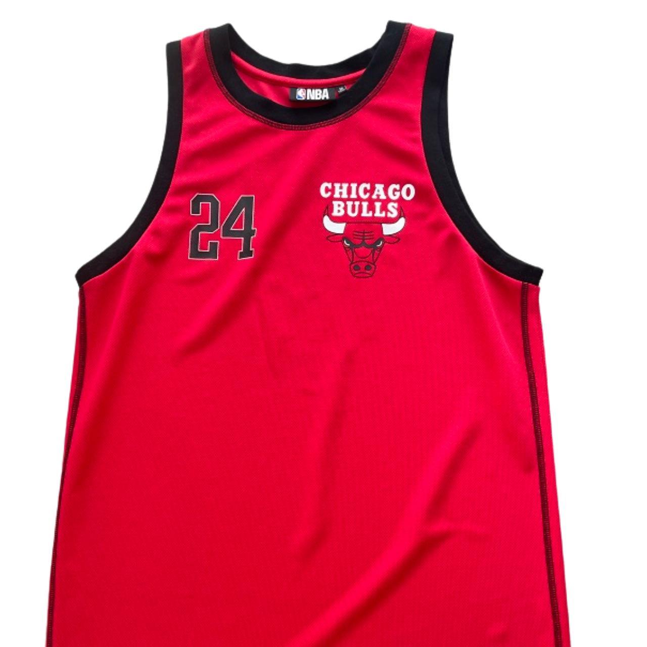 Vintage NBA red sleeveless chicago bulls tshirt