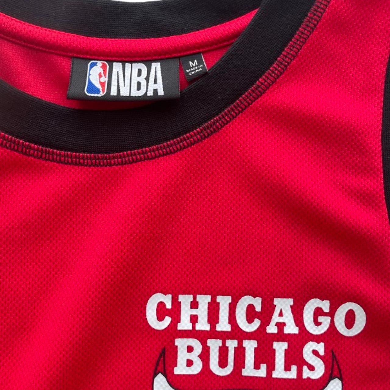 Vintage NBA red sleeveless chicago bulls tshirt