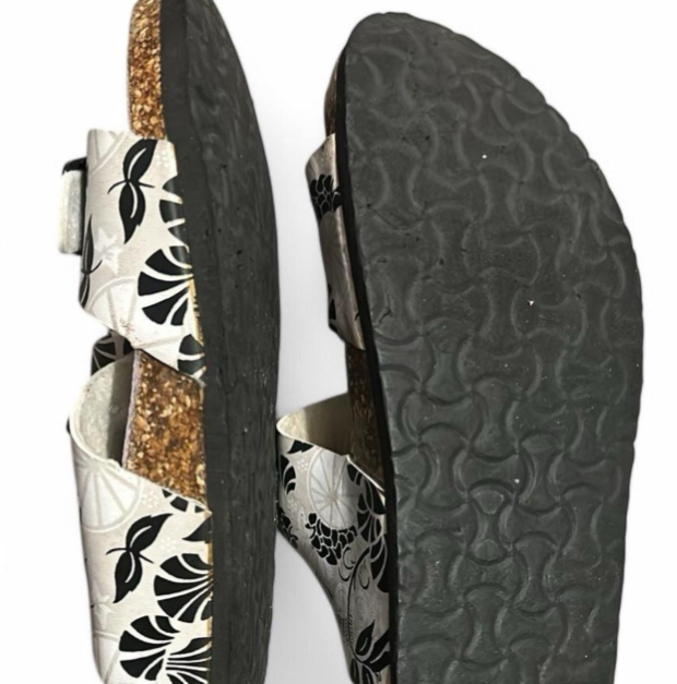 BJORNDAL Womens Fun black & white  Floral Sandals  - Sz 39 8.5 SKU 6748