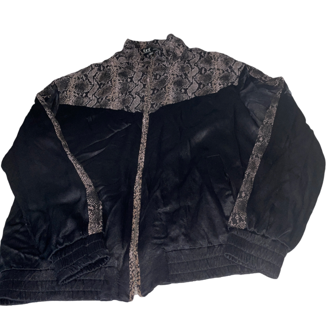 ZARA bomber jacket in size small  L27 W21 SKU 6248