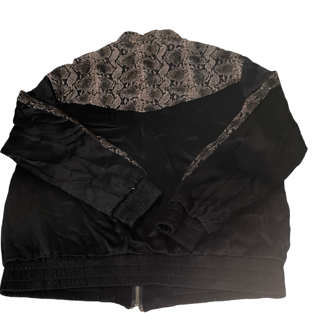 ZARA bomber jacket in size small  L27 W21 SKU 6248