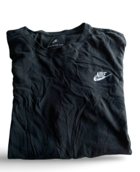 vintage men's Nike right Center Swoosh black  t shirt in size L| L28W19|SKU 5357